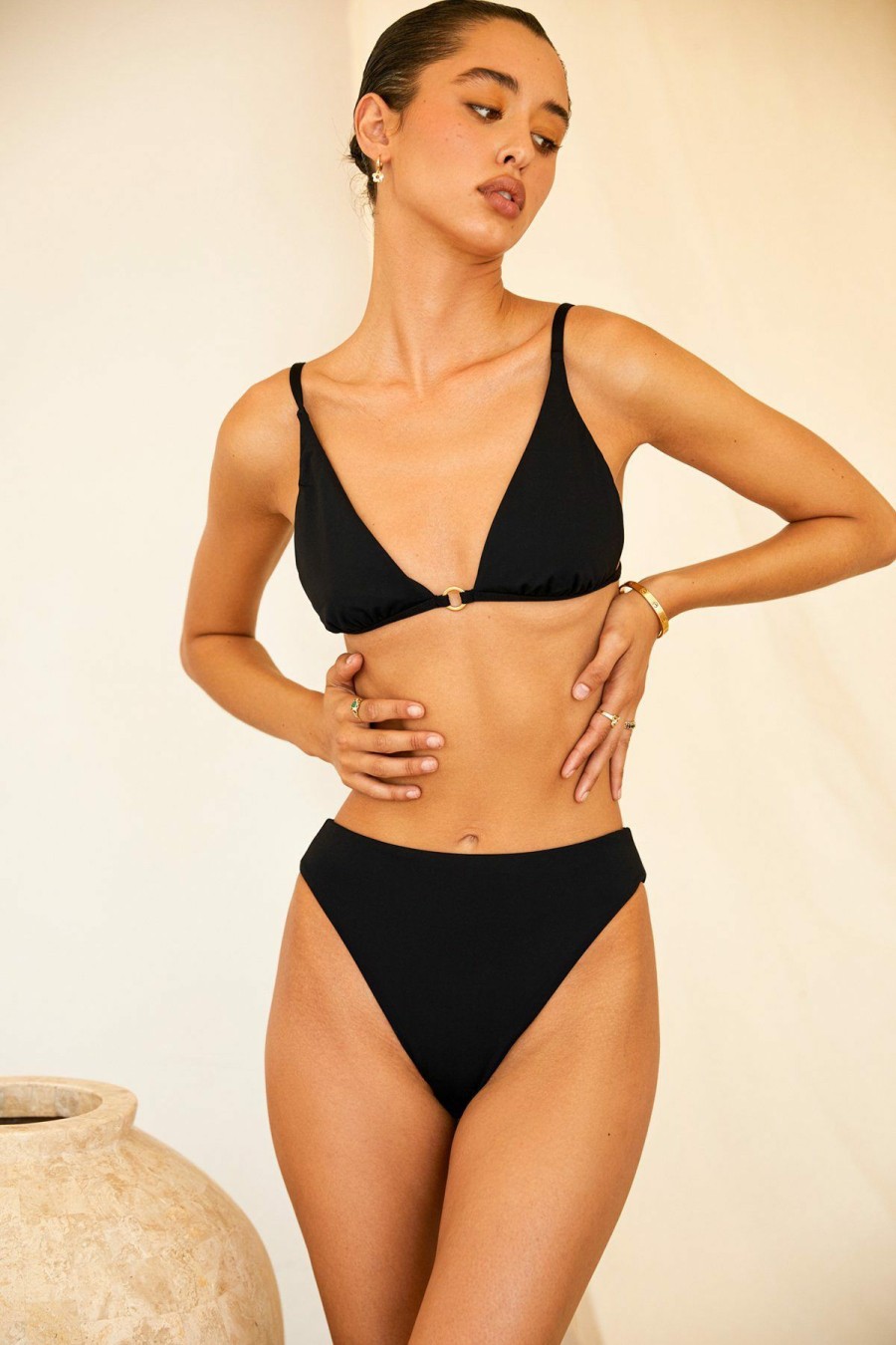 Metamorphosis * | Cheap Dippin' Daisy'S Swimwear Remi Top Black Black