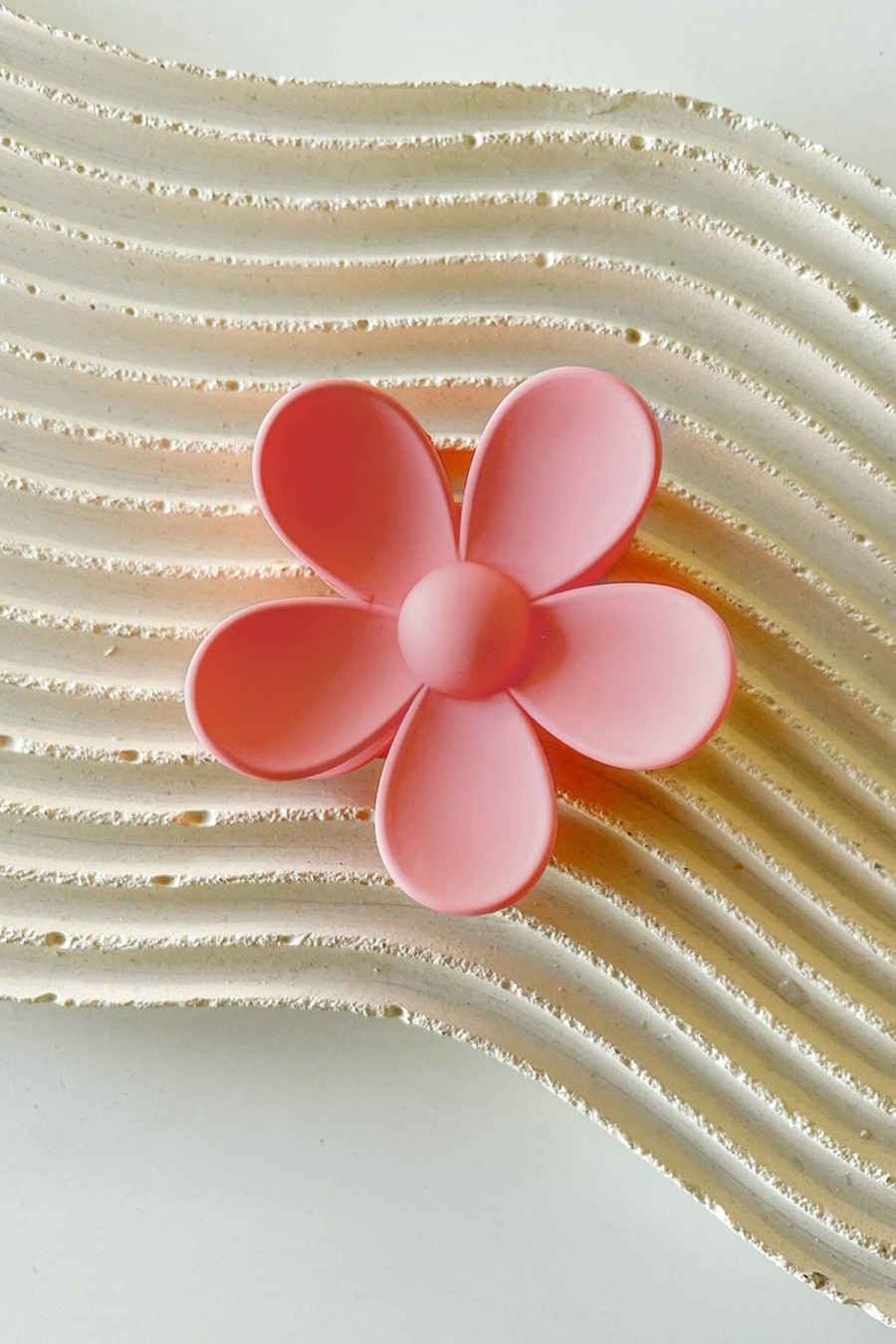 Metamorphosis * | Flash Sale Dippin' Daisy'S Oopsy Daisy Hair Claw Clip Nude Rose Nude Rose