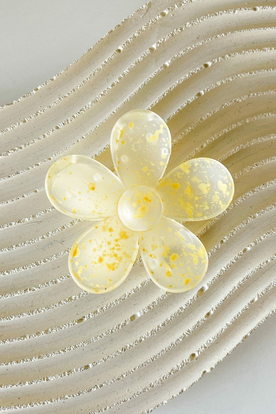 Fresh Picks * | Flash Sale Dippin' Daisy'S Oopsy Daisy Hair Claw Clip Sprinkle Yellow Sprinkle Yellow