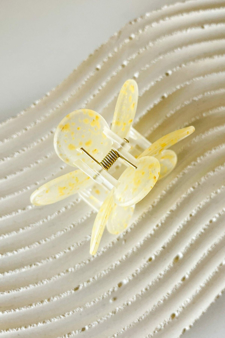 Fresh Picks * | Flash Sale Dippin' Daisy'S Oopsy Daisy Hair Claw Clip Sprinkle Yellow Sprinkle Yellow